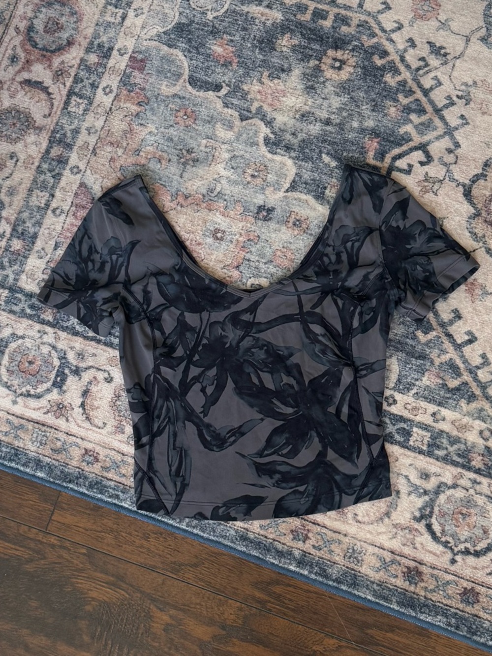 Lululemon Align T-shirt
Botanical Bloom Anchor Multi - Grey Black Floral - Picture 5 of 8